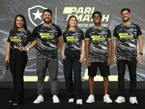 Botafogo lança camisa, homenageia torcedores e vibra com gol do Corinthians