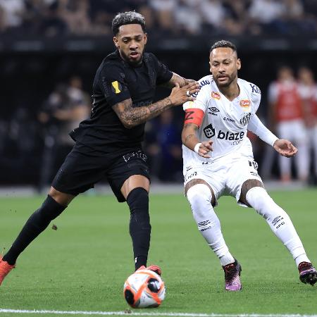 José Martínez e Neymar em ação durante jogo entre Corinthians e Santos pelo Paulistão José Martínez e Neymar em ação durante jogo entre Corinthians e Santos pelo Paulistão