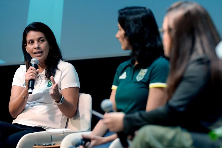 Ana Carolina Côrte, chefe médica do COB, durante evento de renovação com a Medley Ana Carolina Côrte, chefe médica do COB, durante evento de renovação com a Medley
