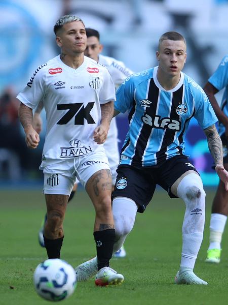 Soteldo em ação durante Grêmio x Santos, duelo do Brasileirão - EDU ANDRADE/FATOPRESS/ESTADÃO CONTEÚDO
