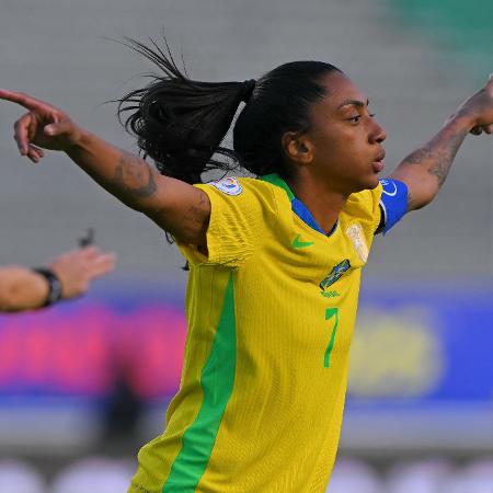 Atacante marcou um hat-trick contra a Bolívia em duelo válido pelo Grupo B Atacante marcou um hat-trick contra a Bolívia em duelo válido pelo Grupo B