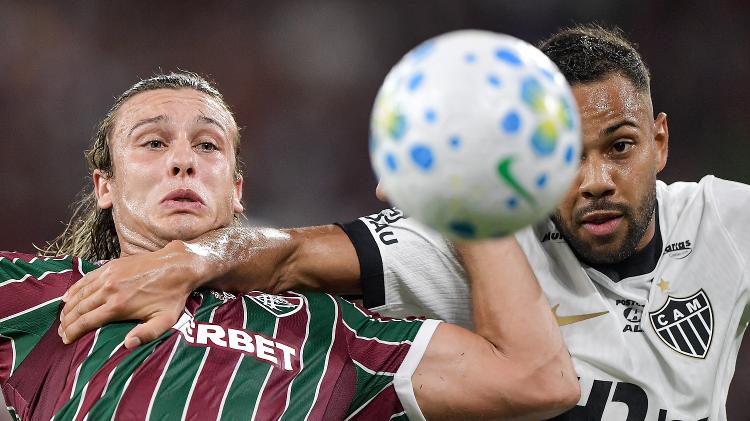 Canobbio e Renan Lodi disputam bola em duelo entre Fluminense e Atlético-MG Canobbio e Renan Lodi disputam bola em duelo entre Fluminense e Atlético-MG