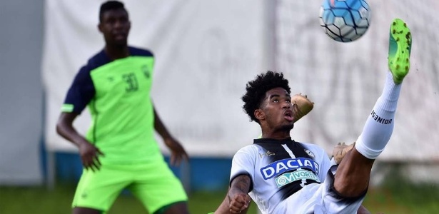 Atacante brasileiro Ewandro em ação pela Udinese - Divulgação/Udinese