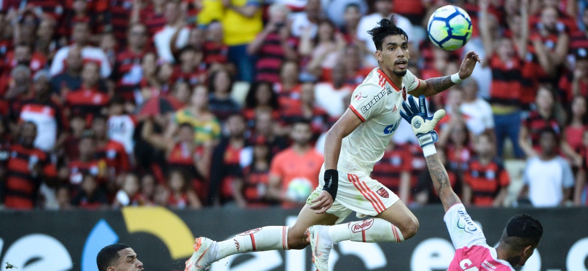 Lucas Paquetá encobre goleiro do Bahia para marcar; destaque do líder Flamengo é sondado por europeus - Fernando Soutello/AGIF