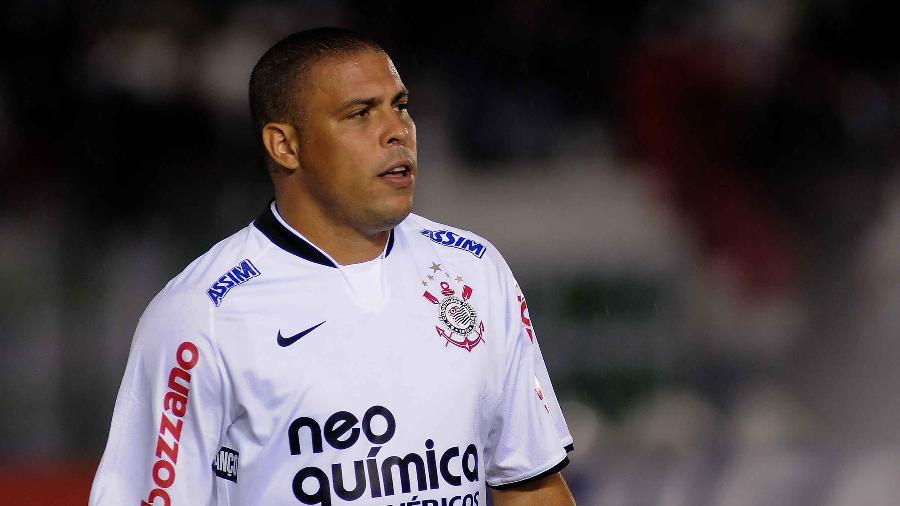 Ronaldo em ação com a camisa do Corinthians - Dante Fernandez/LatinContent/Getty Images