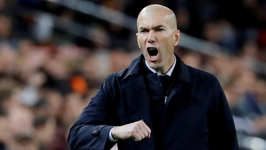 Zinedine Zidane, técnico do Real Madrid, gesticula durante jogo contra o Valencia pelo Campeonato Espanhol - Susana Vera/Reuters
