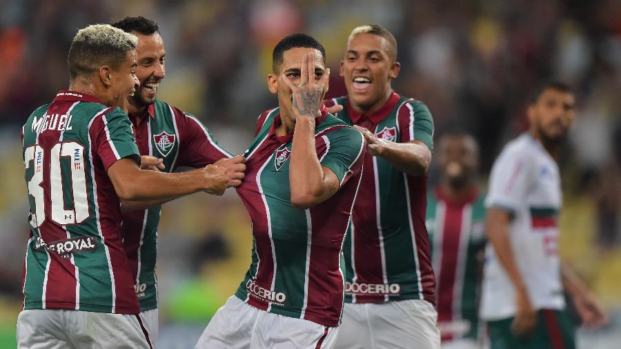 Gilberto comemora gol do Fluminense durante jogo contra a Portuguesa-RJ pelo Carioca - Thiago Ribeiro/AGIF