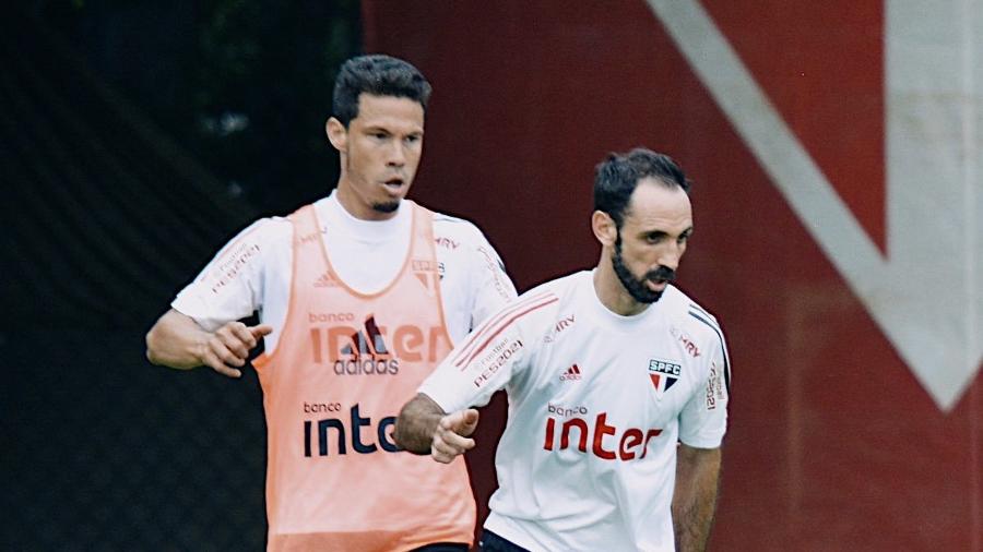 Hernanes e Juanfran treinam pelo São Paulo no CT da Barra Funda - Divulgação/São Paulo