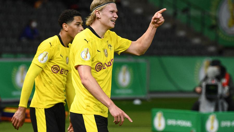 Erling Haaland comemora gol do Borussia Dortmund contra o RB Leipzig, pela Copa da Alemanha - AFP