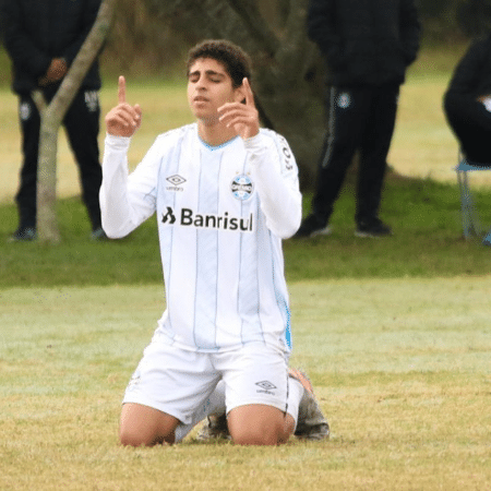 Adriano Carvalho, filho de Adriano Imperador, atua nas categorias de base do Grêmio - Reprodução/Instagram