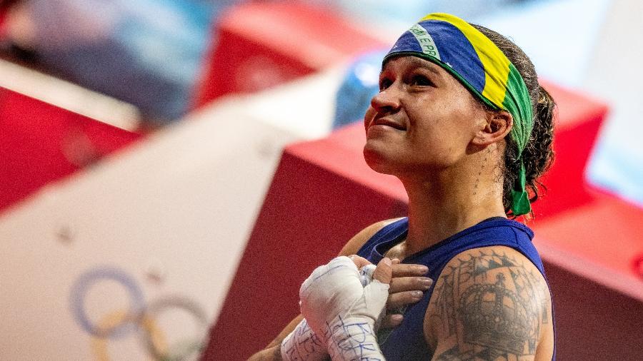 Prata em Tóquio, Bia Ferreira seguirá com a carreira olímpica até 2024, quando passará a se dedicar só ao boxe profissional - Miriam Jeske/COB