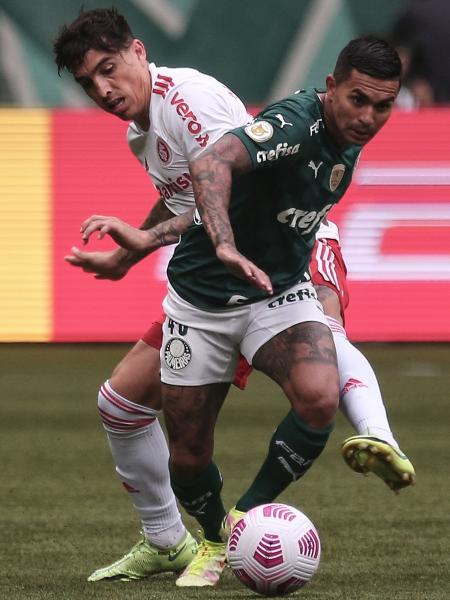 Dudu em ação durante o duelo entre Palmeiras x Inter - Ettore Chiereguini/AGIF