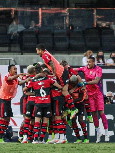 Jogadores do Flamengo comemoram gol - Guilherme Drovas/AGIF