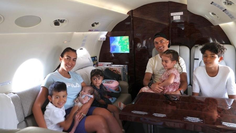 Cristiano Ronaldo viaja de jatinho com toda a família para suas férias - Reprodução/Instagram