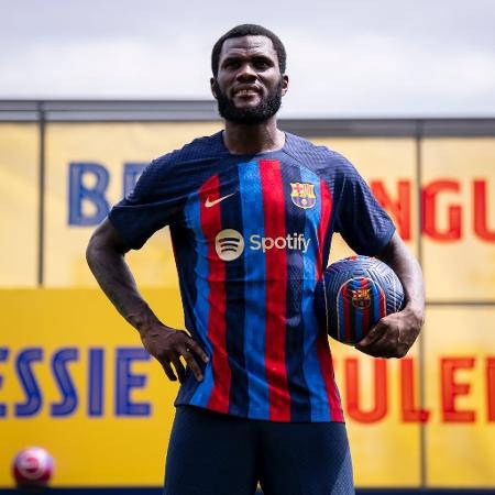 Kessie assinou por quatro anos com a equipe do Barcelona