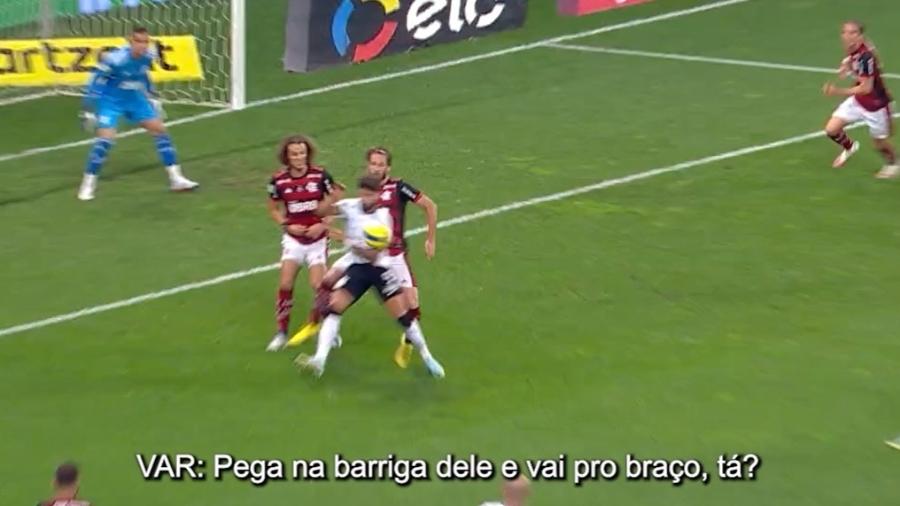 Corinthians x Flamengo: VAR apontou que bola bateu na barriga de Léo Pereira antes de ir no braço - Reprodução CBF