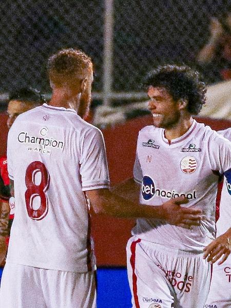 Victor Ferraz comemora gol do Náutico sobre o Vitória - Renan Oliveira/AGIF