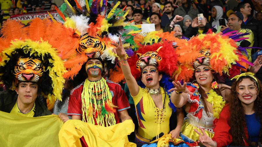 Torcedores da Colômbia fazem festa em Melbourne após a vitória sobre a Jamaica na Copa