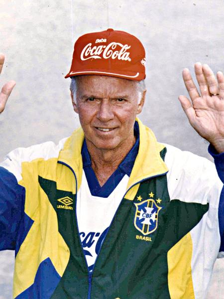 Zagallo durante treino da seleção brasileira, em 1994