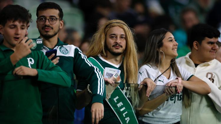 "Tia Leila da Torcida" em jogo do Palmeiras contra o Deportivo Pereira pela Copa Libertadores