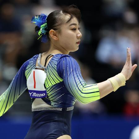 A ginasta Shoko Miyata, em competição no Japão em maio de 2024