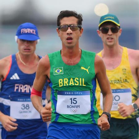 Caio Bonfim, do Brasil, na prova do revezamento da marcha atlética nas Olimpíadas de Paris