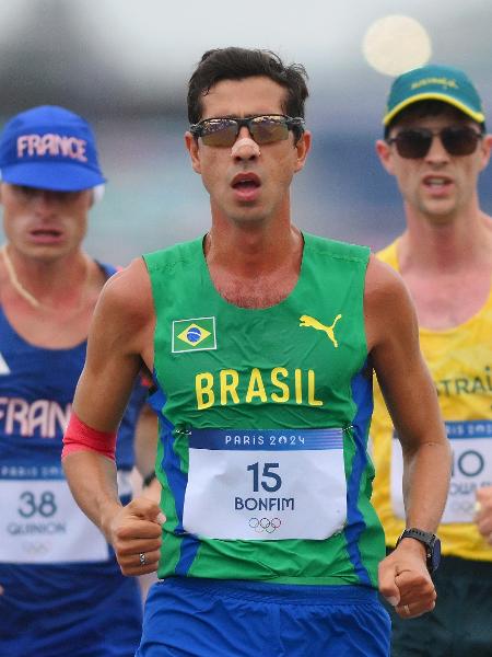 Caio Bonfim, do Brasil, na prova do revezamento da marcha atlética nas Olimpíadas de Paris