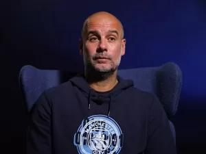 Guardiola explica por que viaja separado dos jogadores e não tem WhatsApp