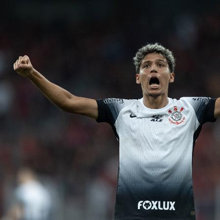 Caetano, zagueiro do Corinthians, foi afastado pelo técnico Ramón Díaz por não querer assinar renovação