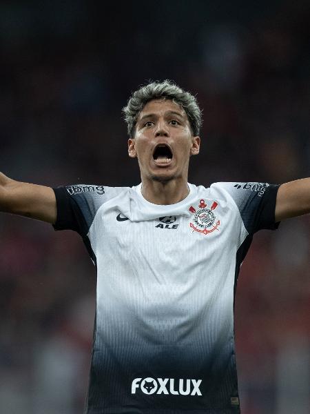 Caetano, zagueiro do Corinthians, foi afastado pelo técnico Ramón Díaz por não querer assinar renovação