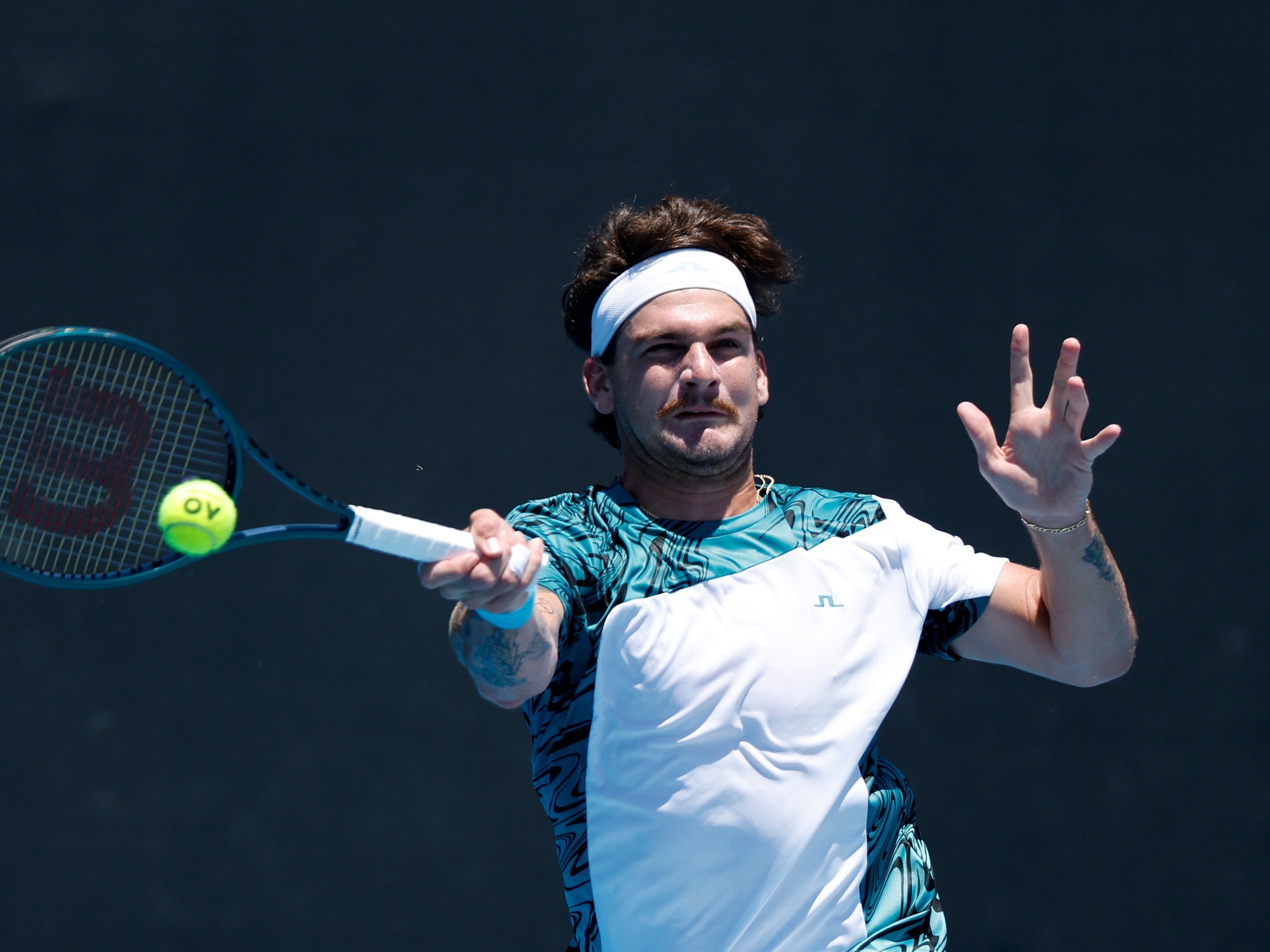 Wild cai diante de húngaro em jogão de quase 4h no Australian Open