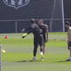Lewa brinca de ator e vai à "nocaute" após soco em treino do Barça; assista