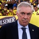 Ancelotti masca um chiclete a cada dez minutos e demonstra calma em estreia