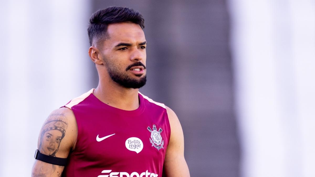 Raniele não tem lesão, mas faz trabalho leve e é dúvida no Corinthians
