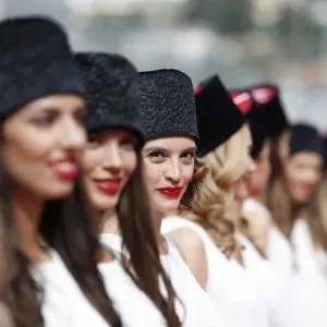 Modelos participam da pré-largada do GP da Rússia - Reuters