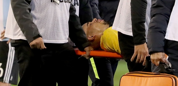 Gabriel Jesus deixa jogo de maca - Robert Cianflone/Getty Images - Robert Cianflone/Getty Images