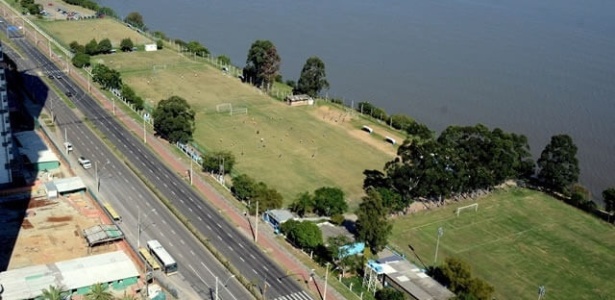 Escola de futebol do Grêmio, às margens do Guaíba, na zona sul de Porto Alegre - Lúcia Mundstock/Site do Grêmio