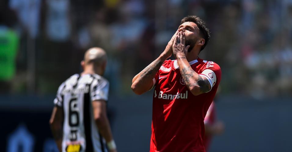 Rafael Sóbis reage durante jogo do Internacional contra o Atlético-MG, pelo Campeonato Brasileiro de 2019