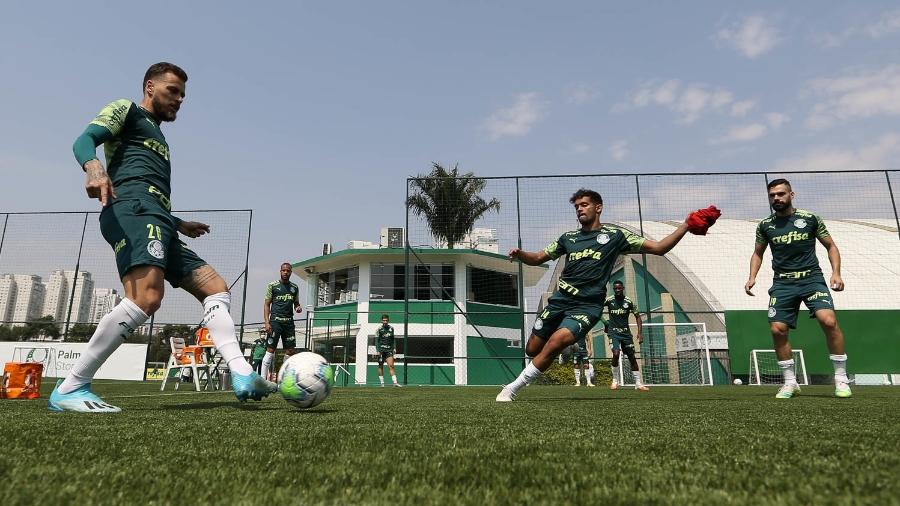 Lucas Lima, Gustavo Scarpa e Bruno Henrique, do Palmeiras, treinam na Academia de Futebol - Cesar Greco