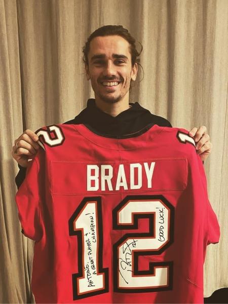 Griezmann ganha camisa autografada de Tom Brady - Reprodução/Instagram