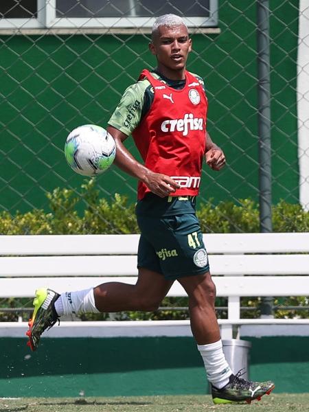 Gabriel Veron durante o treino do Palmeiras nesta quarta (24), na Academia de Futebol - Cesar Greco/ Palmeiras