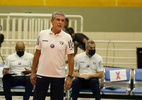 Zé Roberto dirige e é o principal patrocinador de time da Superliga