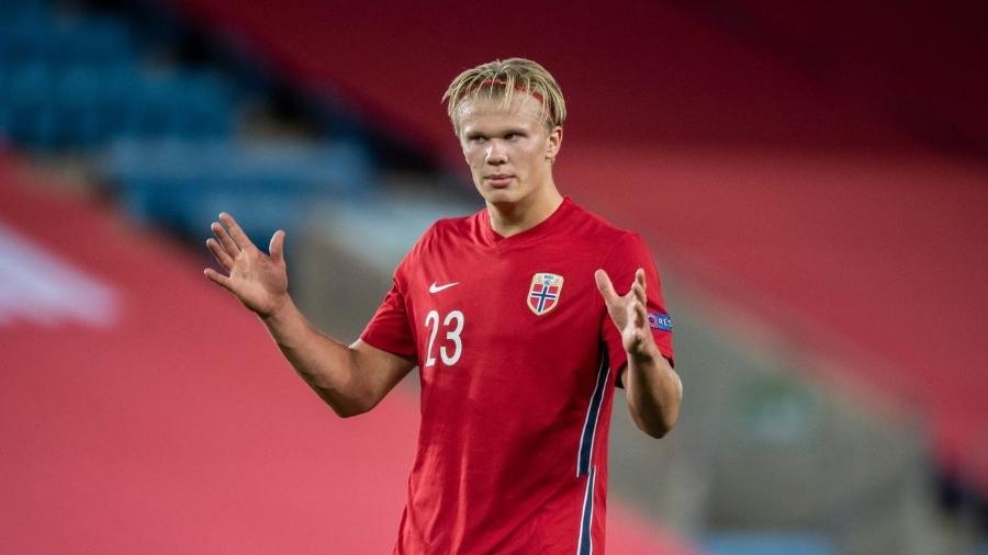 Haaland com a camisa da seleção noruguesa; país tem chances de atuar no mundial do ano que vem - Getty Images