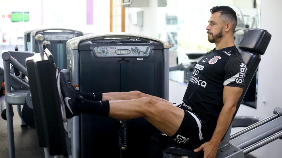 Giuliano se exercita na academia do CT do Corinthians - Rodrigo Coca/Agência Corinthians