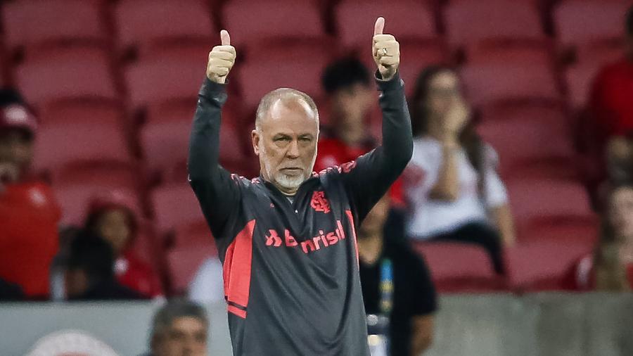 Mano Menezes comanda o Inter contra o Fluminense, pelo Brasileirão - Pedro H. Tesch/AGIF