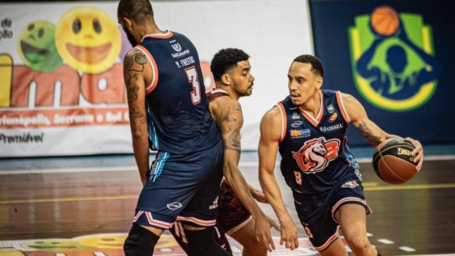 Basquete Brasil - CBB - Domingão com o Brasa em quadra! Vem que tem Brasil  x Sérvia pela Copa do Mundo sub-19 masculina 🏀 ⏰7h30 📺 da FIBA  Soltamos os pitbull 🔥