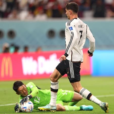 O goleiro do Japão, Shuichi Gonda, durante a partida contra a Alemanha na Copa do Mundo - Maja Hitij - FIFA/FIFA via Getty Images