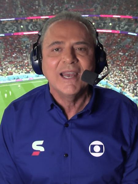 Luis Roberto, narrador da TV Globo, durante a transmissão de Espanha x Alemanha na Copa de 2022 - Reprodução/TV Globo