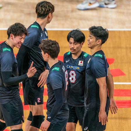 Brasil força tie-break, mas perde para o Japão na VNL masculina