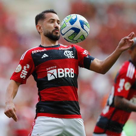 Everton Ribeiro em ação pelo Flamengo